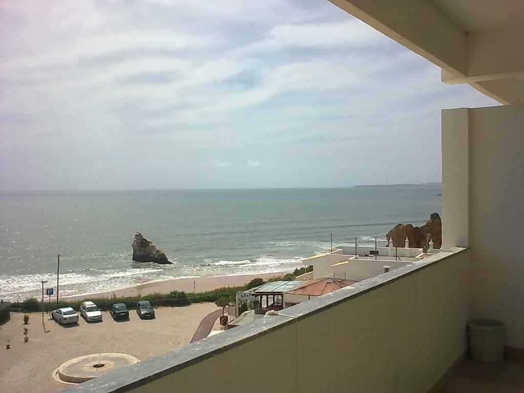 Rocha Praia Mar Beach Front Line Bay Portimão Oda fotoğraf
